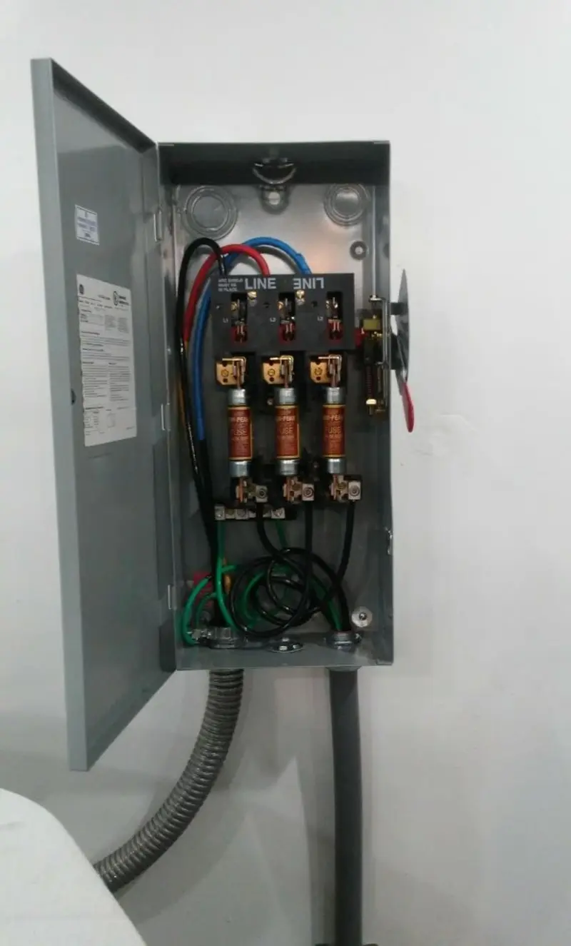 Three-phase disconnect switch installed for Smoke Detector Installation in Cheviot